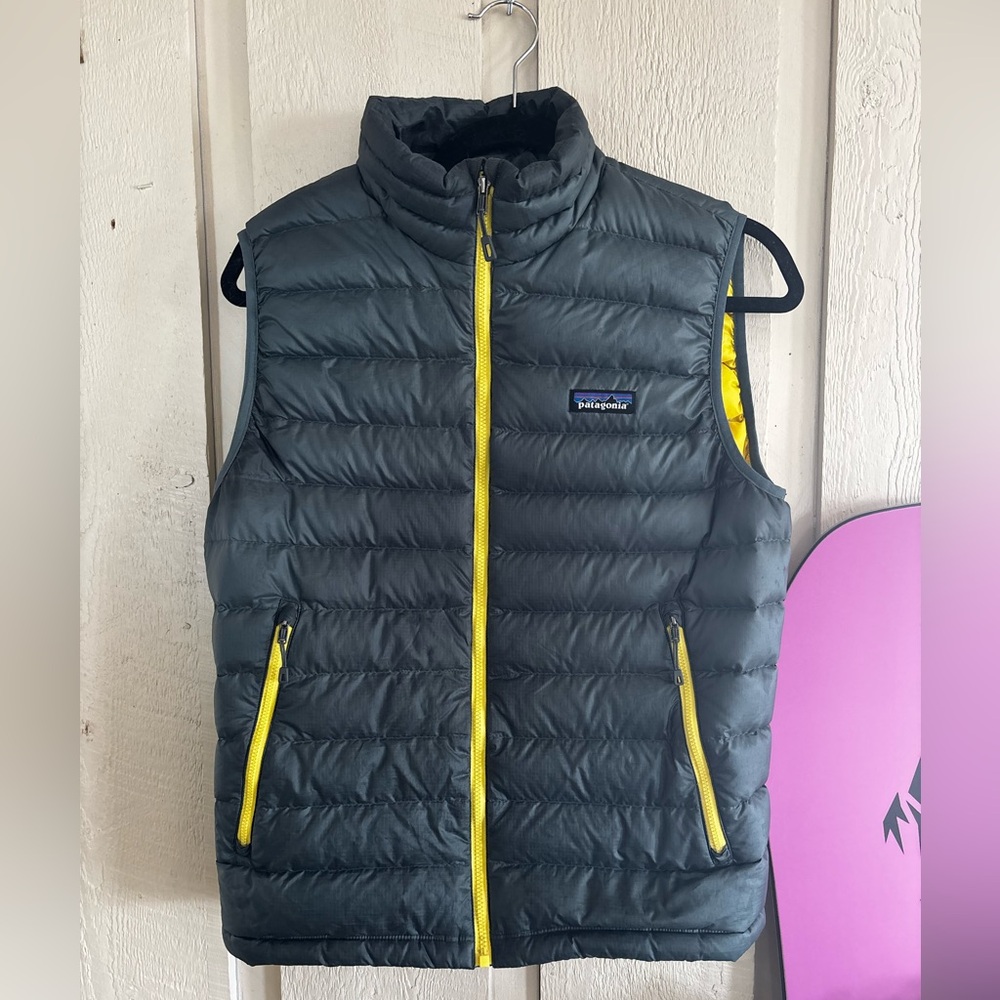 Men’s Patagonia down vest